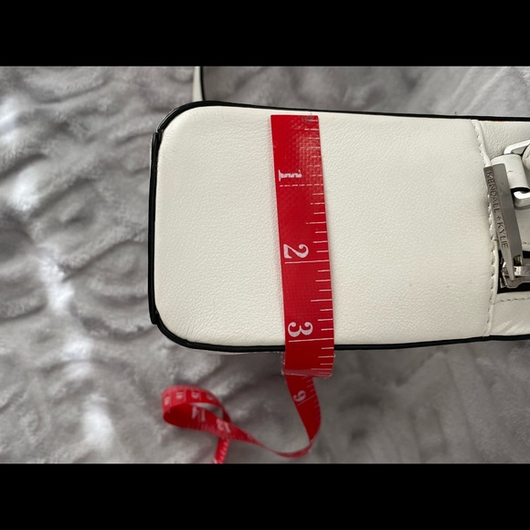Kendall & Kylie White Leather Crossbody - Picture 8 of 16